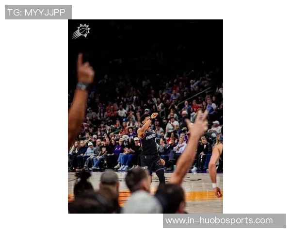 布克第三节火力全开砍下16分不幸崴脚提前离场球队急需他的回归